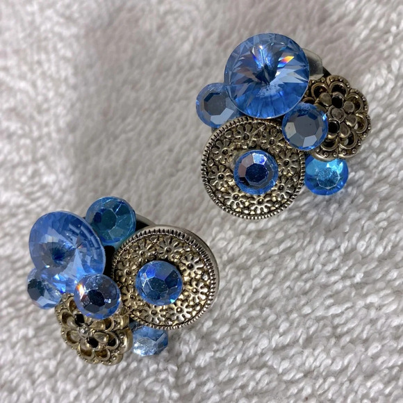 Vintage Jewelry - Vintage Blue Silver Clip On earrings